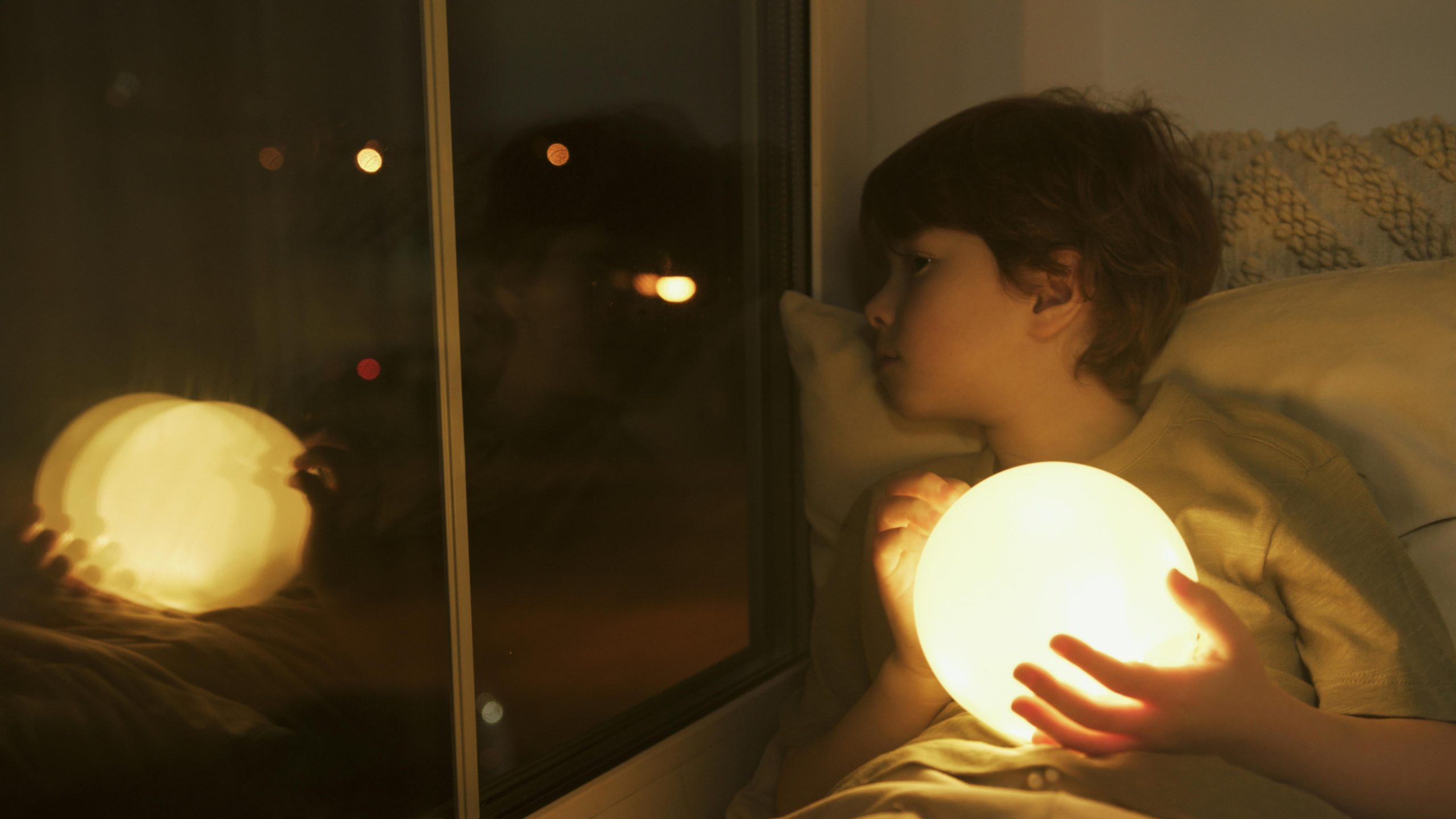 Energia-transparente-luz-para-hogares-scaled.jpg